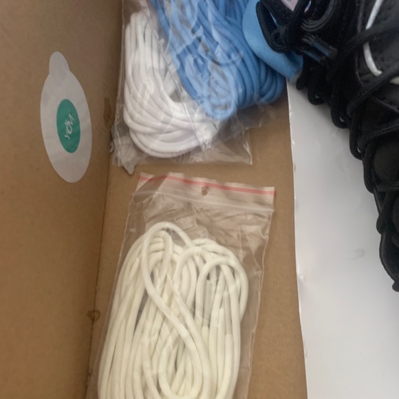 Penny’s 2 Men Sneakers - Picture 7 of 8